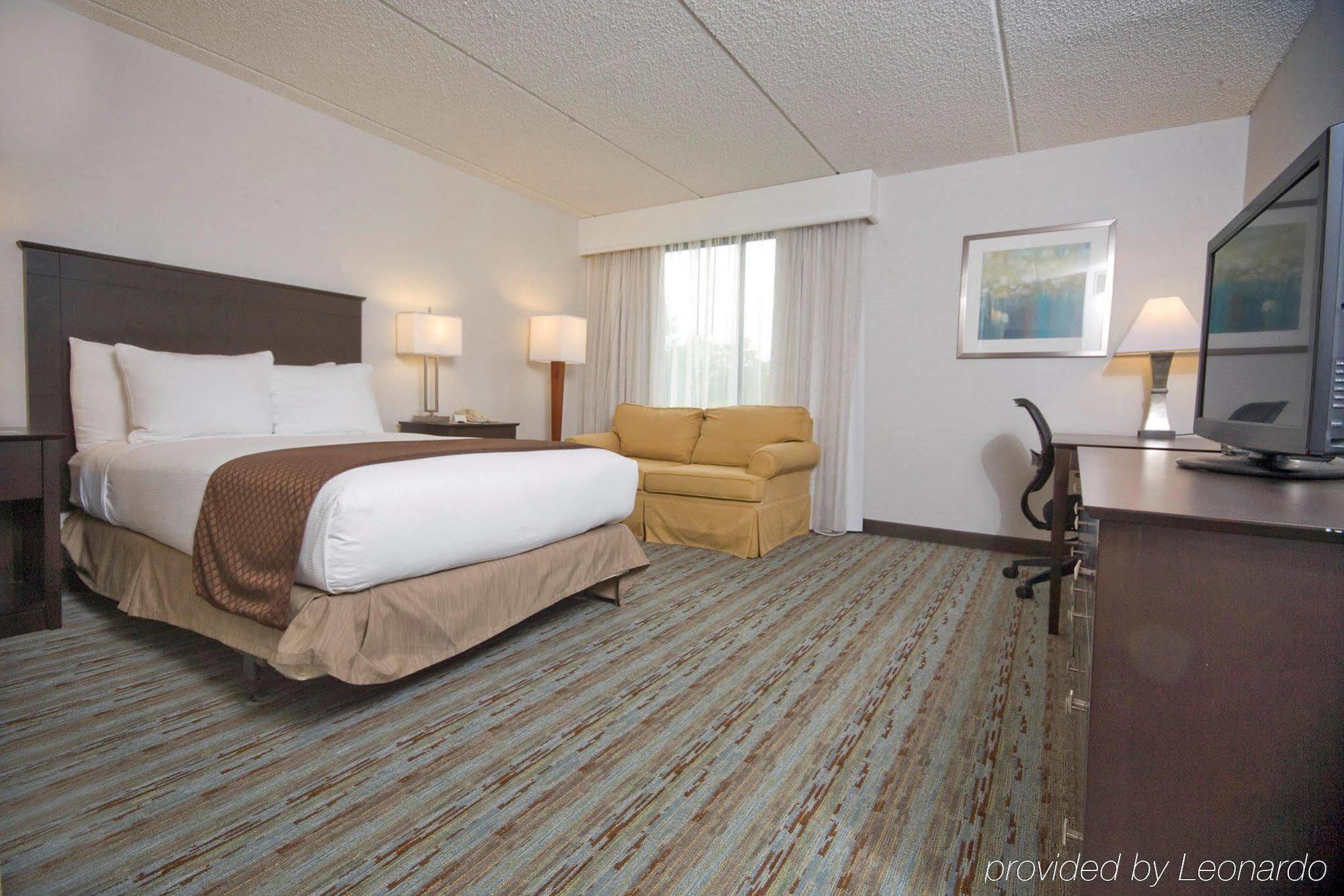 Doubletree By Hilton Bradley International Airport Hotel Windsor Locks Exterior photo